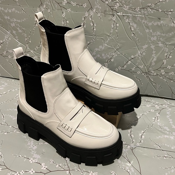 Circus NY Dia White & Black Chelsea Boot Women’s Size 7.5 New! - Picture 3 of 10